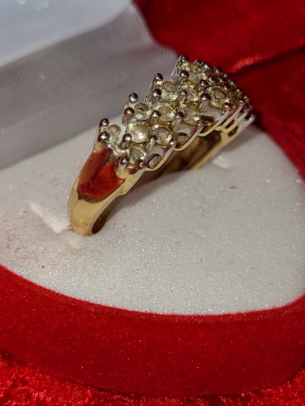 14Kt. GOLD DIAMOND RING. FEATURING PRINCESS CUT VANILLA DIAMONDS.